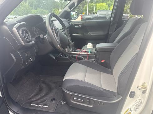 Used 2021 Toyota Tacoma TRD Sport w/ Technology Package AWD/4WD image 12