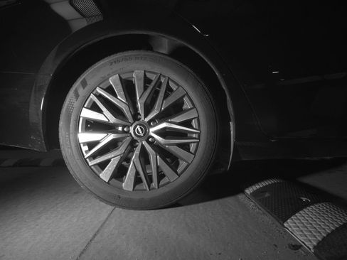 Used 2025 Nissan Altima 2.5 SV FWD image 18