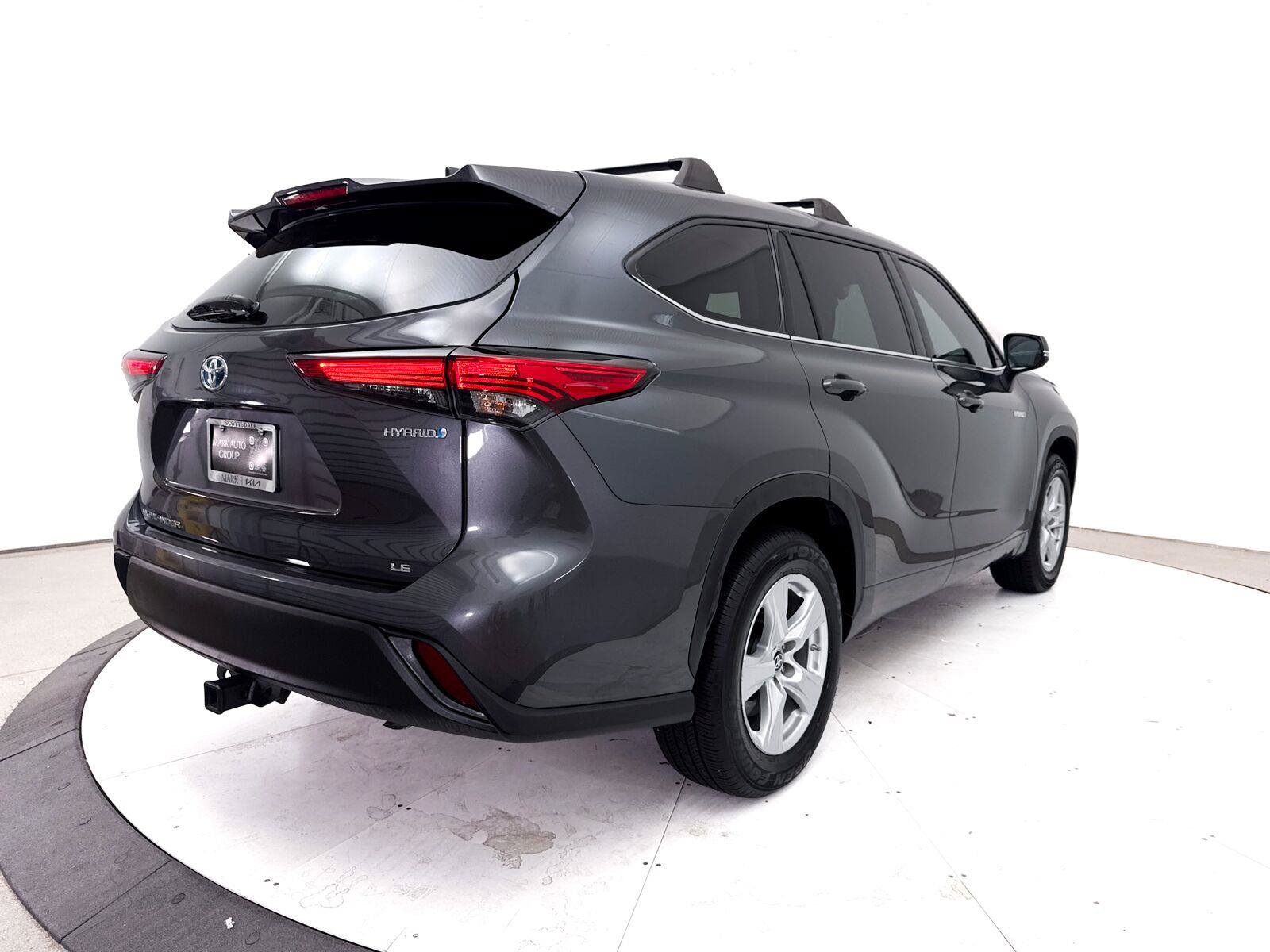 Used 2021 Toyota Highlander LE FWD image 19