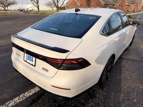 Used 2024 Honda Accord Sport image 3