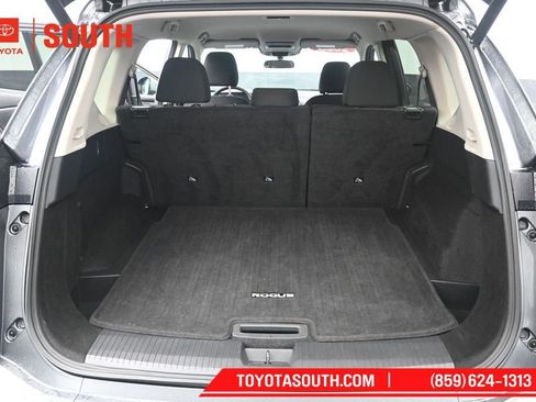 Used 2025 Nissan Rogue SV FWD image 24