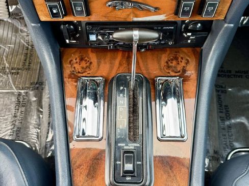 Used 1987 Jaguar XJ6 image 18