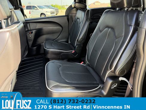 Used 2024 Chrysler Pacifica Limited w/ S Appearance Package FWD image 13