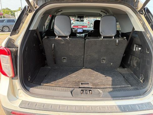 Used 2021 Ford Explorer XLT w/ Equipment Group 202A AWD/4WD image 5
