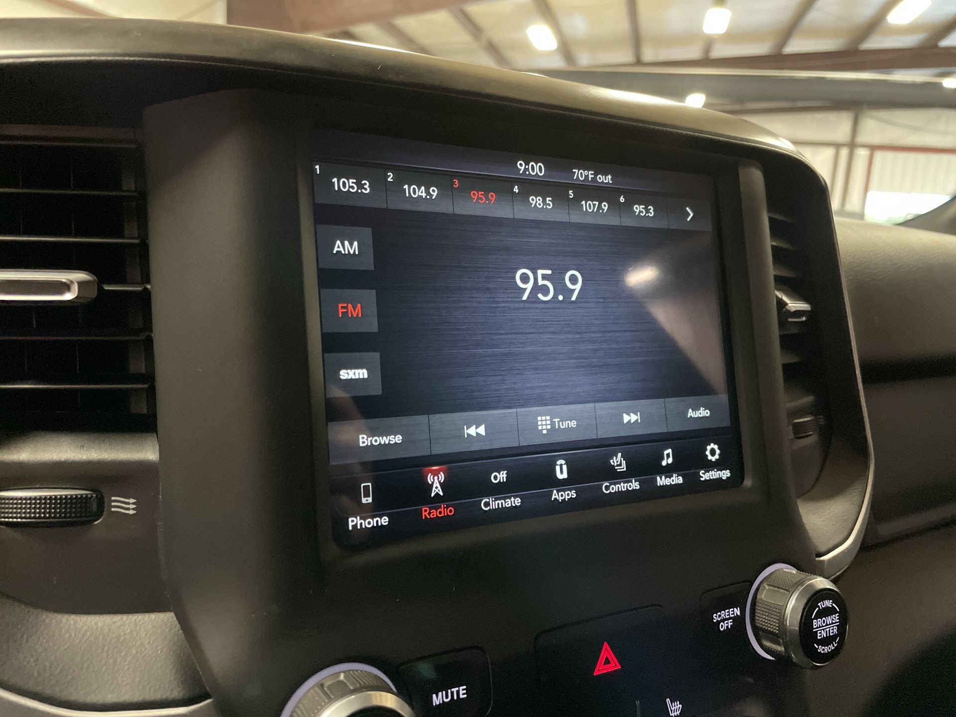 Used 2021 RAM 1500 4x4 Crew Cab image 19