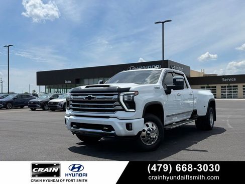Used 2024 Chevrolet Silverado 3500 High Country w/ High Country Premium Package AWD/4WD image 1