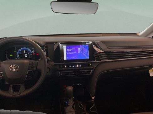 Used 2025 Toyota Camry LE w/ Convenience Package FWD image 26