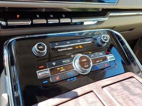 Used 2024 Lincoln Navigator Reserve AWD/4WD image 19