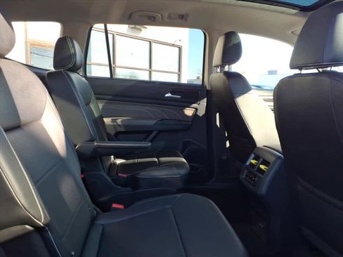 Used 2021 Volkswagen Atlas SE w/ Panoramic Sunroof Package image 12