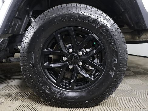 Used 2023 Jeep Gladiator Sport image 15