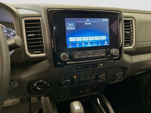 Used 2024 Nissan Frontier SV AWD/4WD image 25
