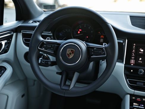 New 2026 Porsche Macan image 31