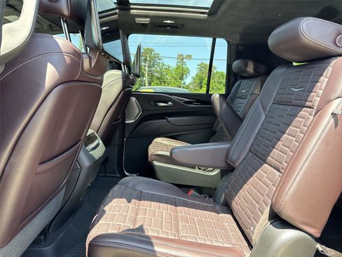 Used 2022 Cadillac Escalade ESV Sport Platinum AWD/4WD image 22
