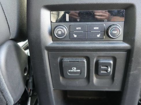 Used 2018 Chevrolet Traverse Premier AWD/4WD image 16
