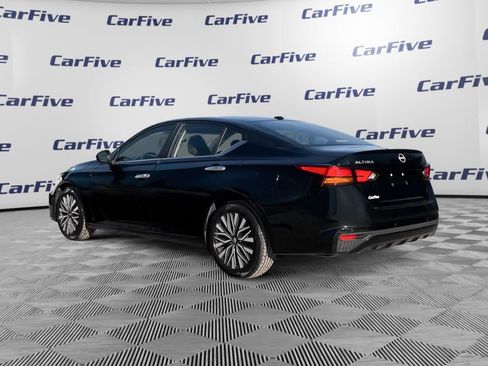 Used 2024 Nissan Altima 2.5 SV image 3