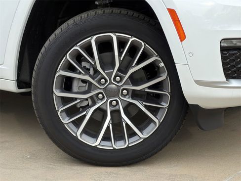 New 2025 Jeep Grand Cherokee L Summit image 8