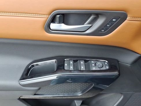 New 2026 Nissan Pathfinder Platinum image 5