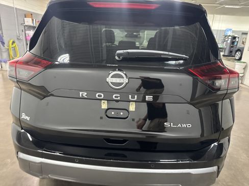 Used 2026 Nissan Rogue SL AWD/4WD image 4