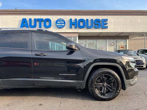 Used 2016 Jeep Cherokee Sport w/ Cold Weather Group AWD/4WD image 38