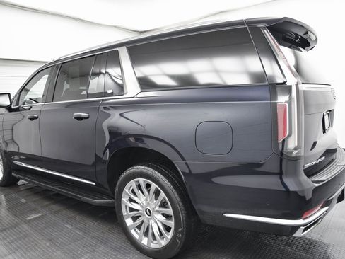 Used 2024 Cadillac Escalade ESV Premium Luxury image 3