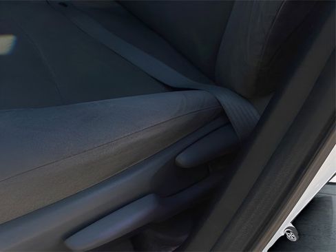 Used 2013 Toyota Prius Plug-In Hybrid image 21