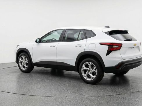 Used 2025 Chevrolet Trax LT image 6