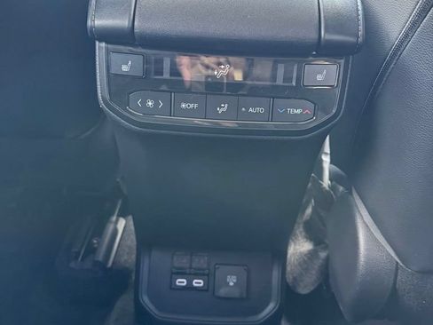 Used 2023 Toyota Highlander Platinum AWD/4WD image 15
