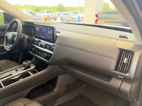 Used 2026 Nissan Pathfinder SL w/ Cargo Package FWD image 30