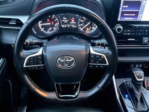 Certified 2022 Toyota Highlander Platinum image 5