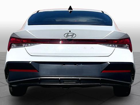 Used 2025 Hyundai Elantra SEL FWD image 5