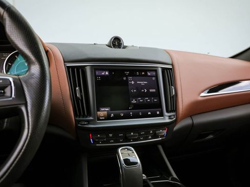 Used 2022 Maserati Levante GT image 11