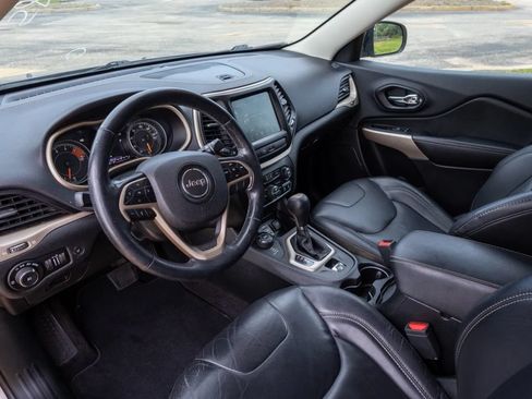 Used 2018 Jeep Cherokee Limited AWD/4WD image 3