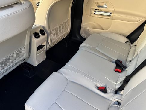 New 2025 Mercedes-Benz GLB 250 4MATIC image 21