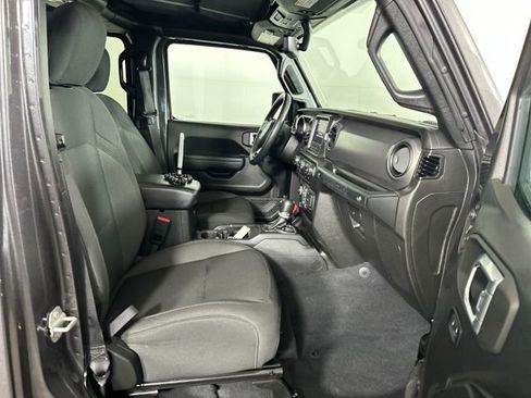 Used 2023 Jeep Wrangler Unlimited w/ Cold Weather Group image 28