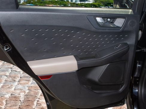 Used 2020 Ford Escape Titanium w/ Titanium Premium Package 2.0 image 32