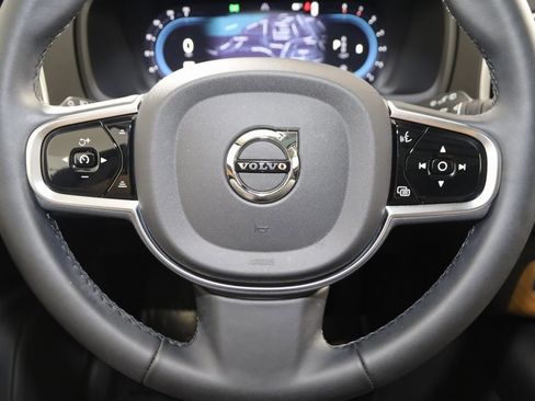 Used 2025 Volvo XC90 B5 Plus w/ Protection Package Premier image 40