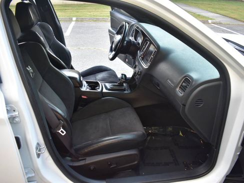 Used 2015 Dodge Charger R/T Scat Pack w/ Beats Audio Group RWD image 19