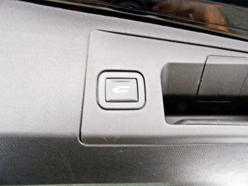 Used 2019 Cadillac XT5 FWD image 14