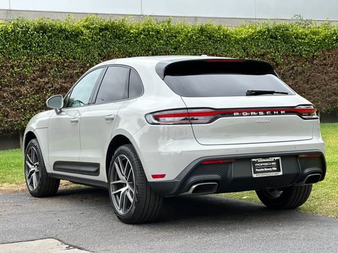 Used 2026 Porsche Macan AWD/4WD image 3