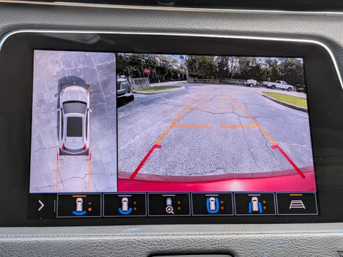 Certified 2020 Cadillac XT4 Premium Luxury w/ Enhanced Visibility Package FWD image 31