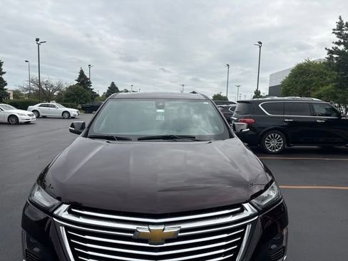 Used 2023 Chevrolet Traverse Premier AWD/4WD image 2