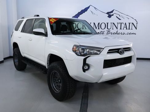 Used 2021 Toyota 4Runner SR5 AWD/4WD image 1