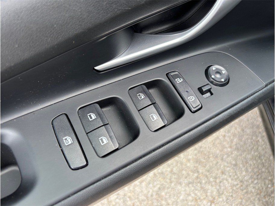 Used 2023 Hyundai Elantra SEL FWD image 19