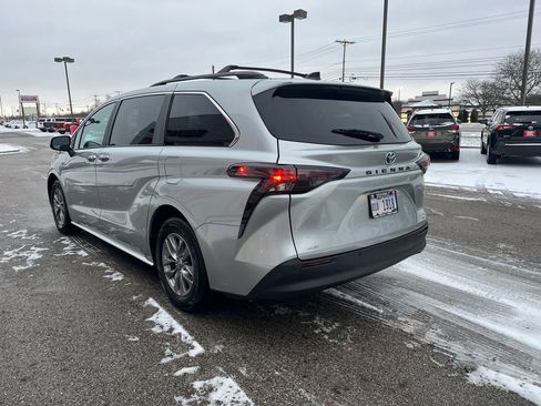 Certified 2023 Toyota Sienna XLE image 3