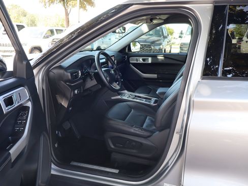 Used 2022 Ford Explorer Limited RWD image 24