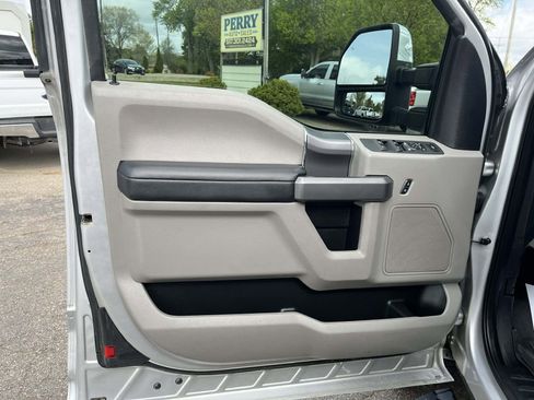 Used 2019 Ford F250 XLT w/ XLT Premium Package AWD/4WD image 18