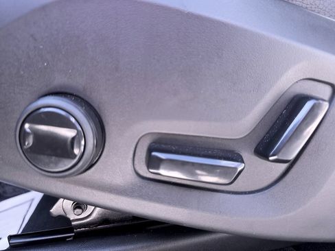 Certified 2025 Volvo XC90 B6 Plus AWD/4WD image 40