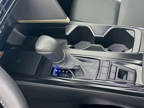 Used 2025 Toyota Camry SE image 17