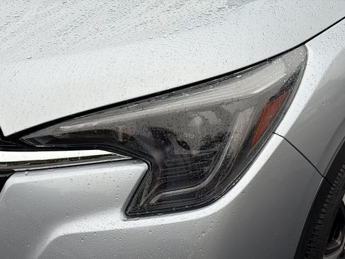 Used 2024 Subaru Ascent Touring AWD/4WD image 9
