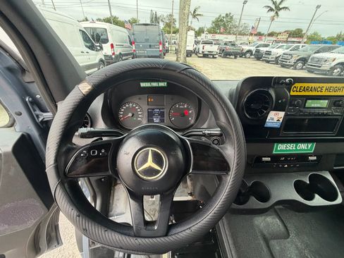 Used 2019 Mercedes-Benz Sprinter 144 image 11